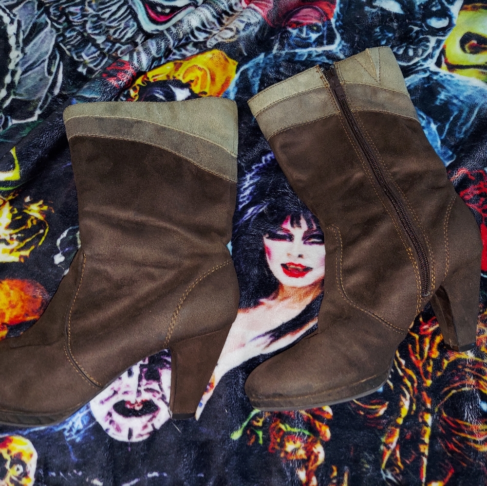 Used Brown Boots Size 8